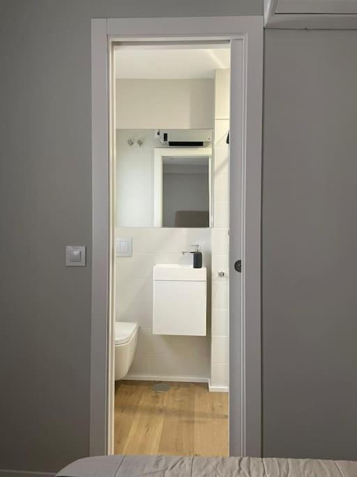 Apartamento Velarde-Maestranza Севілья Екстер'єр фото
